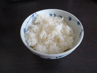 古い米も美味しく炊ける炊飯器のサイズや容量の目安と選び方を実際に茶碗にご飯を盛り付けて比較